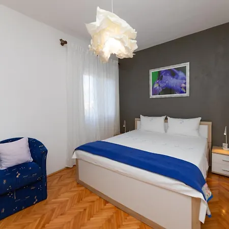Apartment Marti - Four Bedroom With Terrace And Sea View - St