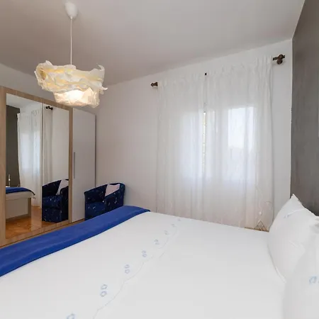 Marti - Four Bedroom With Terrace And Sea View - St *