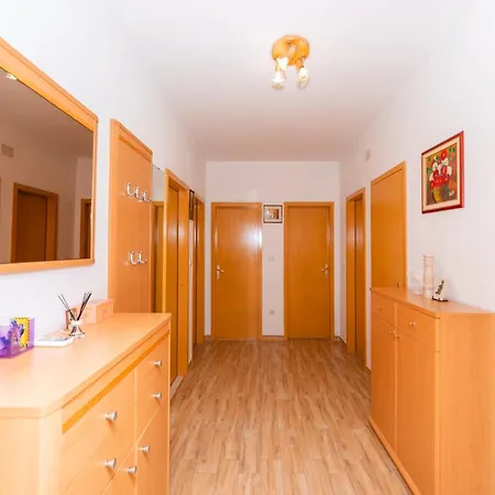 Marti - Four Bedroom With Terrace And Sea View - St